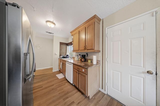 7263 Hayward Dr, Sacramento, CA 95828