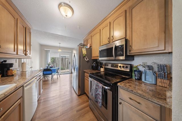 7263 Hayward Dr, Sacramento, CA 95828