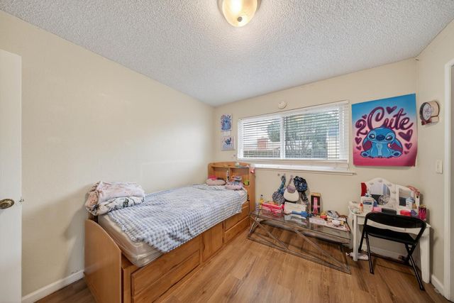 7263 Hayward Dr, Sacramento, CA 95828