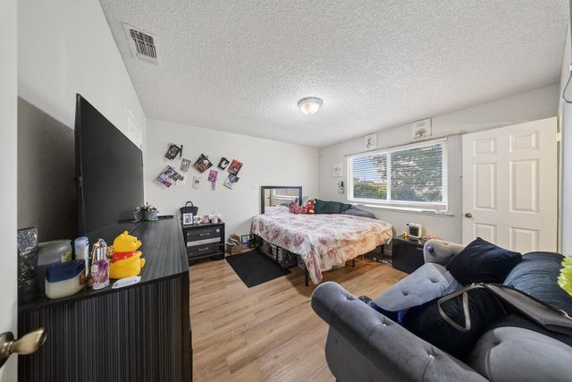 7263 Hayward Dr, Sacramento, CA 95828