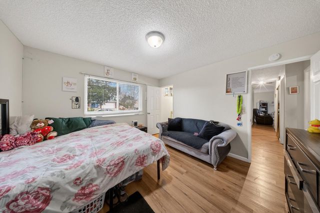 7263 Hayward Dr, Sacramento, CA 95828