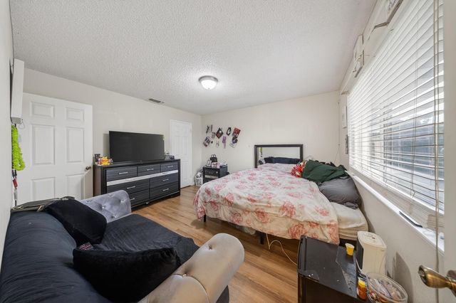 7263 Hayward Dr, Sacramento, CA 95828