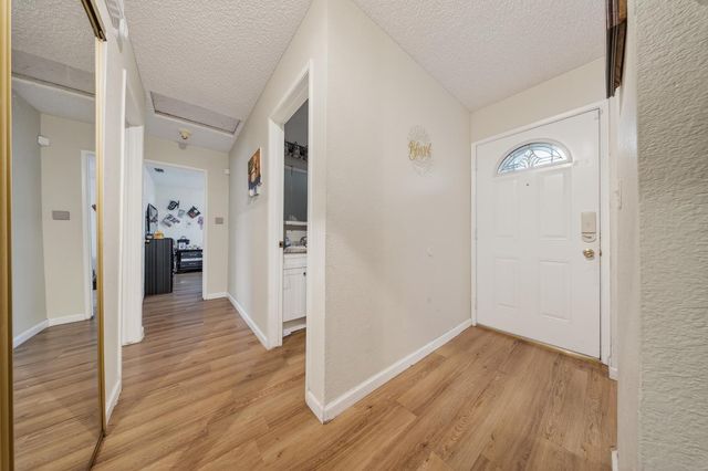 7263 Hayward Dr, Sacramento, CA 95828