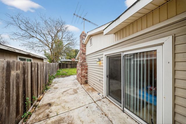 7263 Hayward Dr, Sacramento, CA 95828