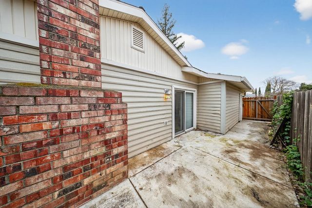 7263 Hayward Dr, Sacramento, CA 95828