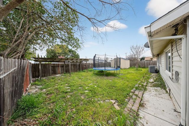 7263 Hayward Dr, Sacramento, CA 95828