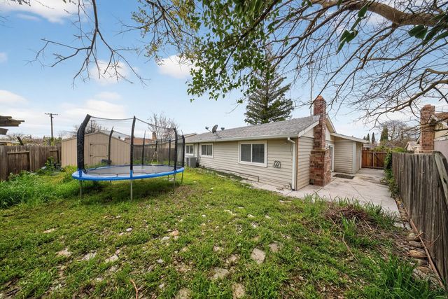 7263 Hayward Dr, Sacramento, CA 95828