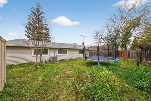 7263 Hayward Dr, Sacramento, CA 95828