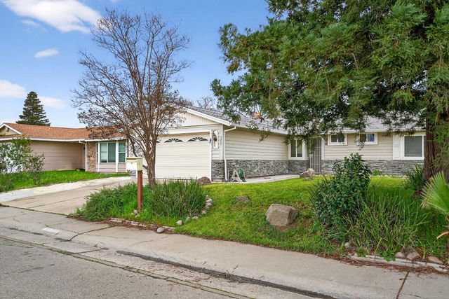 7263 Hayward Dr, Sacramento, CA 95828
