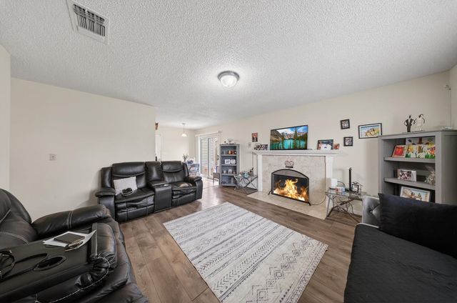 7263 Hayward Dr, Sacramento, CA 95828