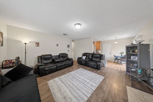 7263 Hayward Dr, Sacramento, CA 95828