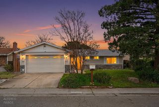 7263 Hayward Dr, Sacramento, CA 95828