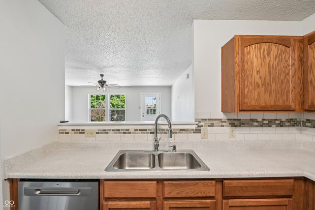 503 Bourneside Drive, Greenfield, IN 46140
