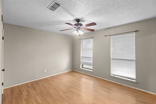 1939 E Texas Street, Denison, TX 75021