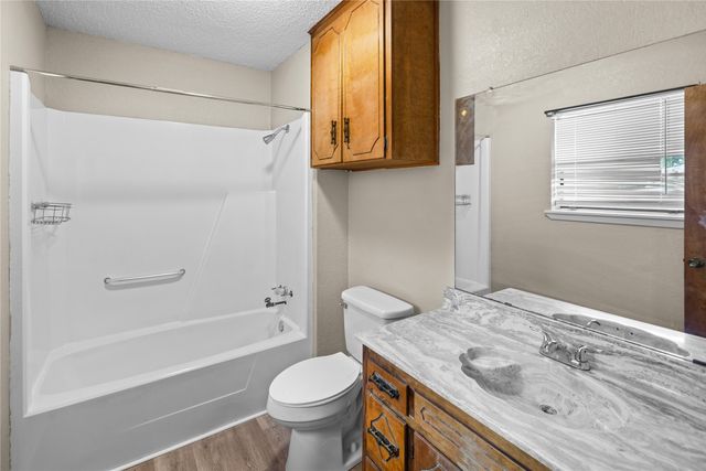 1939 E Texas Street, Denison, TX 75021