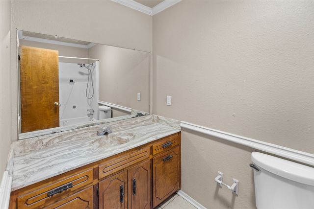 1939 E Texas Street, Denison, TX 75021