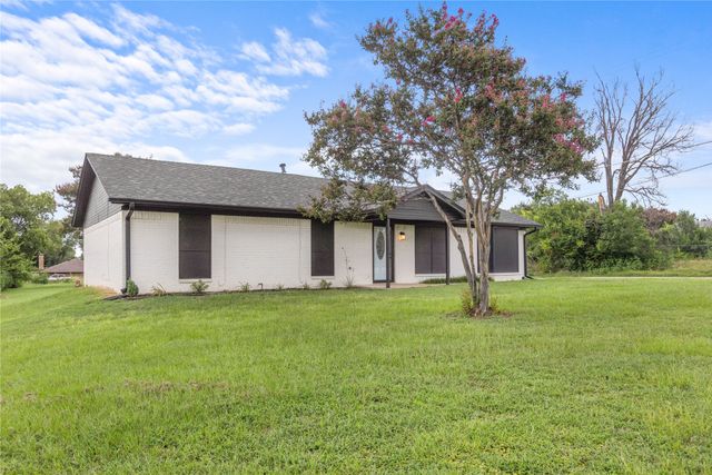1939 E Texas Street, Denison, TX 75021