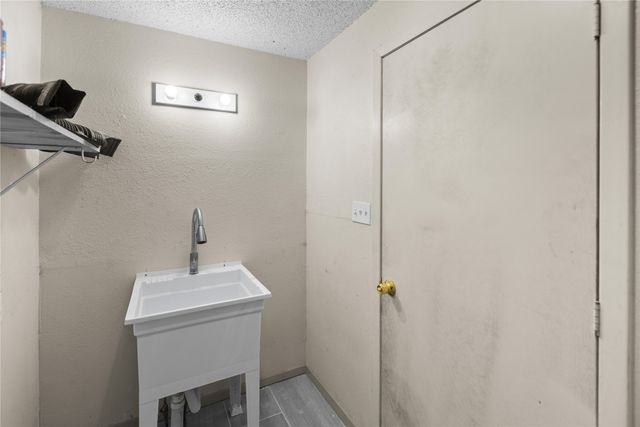 1939 E Texas Street, Denison, TX 75021