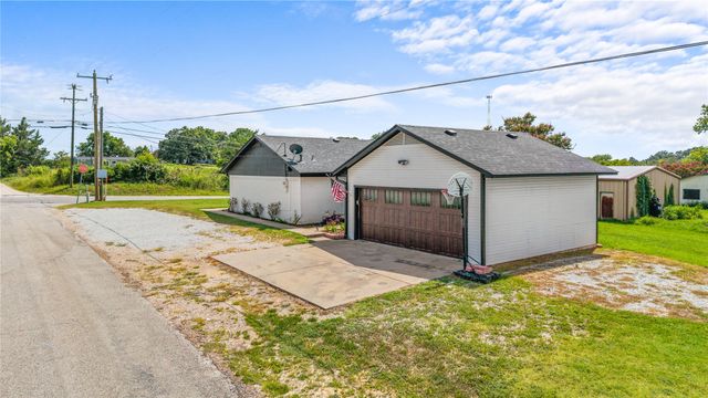 1939 E Texas Street, Denison, TX 75021