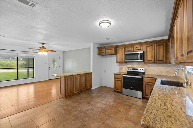1939 E Texas Street, Denison, TX 75021