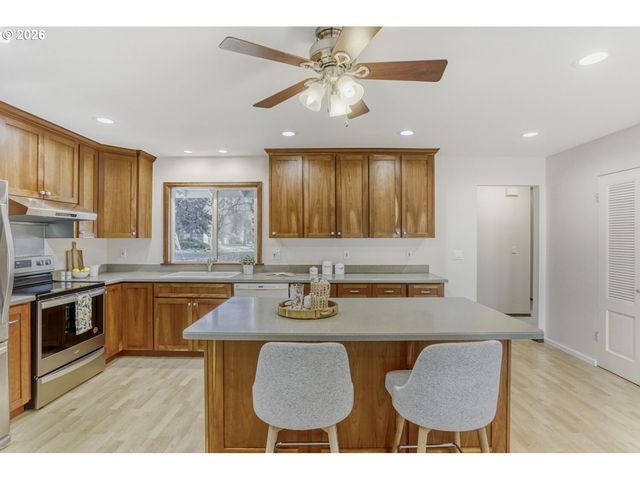 19605 Sw MADELINE St, Beaverton, OR 97078