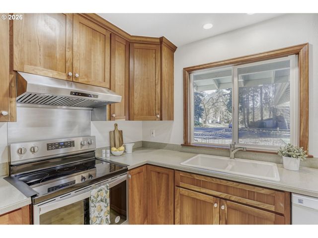 19605 Sw MADELINE St, Beaverton, OR 97078