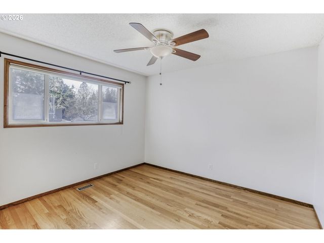 19605 Sw MADELINE St, Beaverton, OR 97078