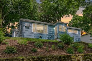 19 Maplewood Rd, Worcester, MA 01602