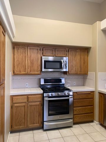 1523 E Monte Vista Court, Visalia, CA 93292