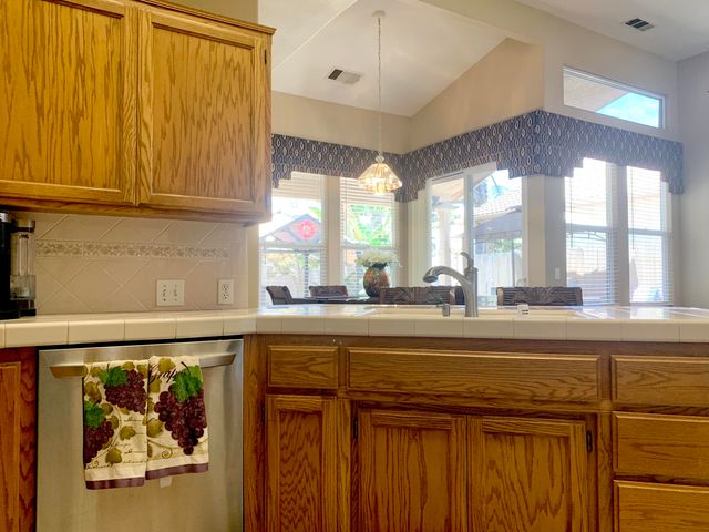 1523 E Monte Vista Court, Visalia, CA 93292