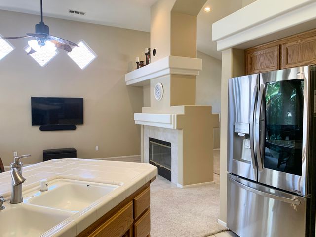 1523 E Monte Vista Court, Visalia, CA 93292