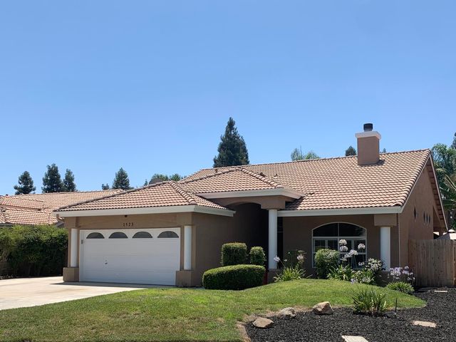 1523 E Monte Vista Court, Visalia, CA 93292