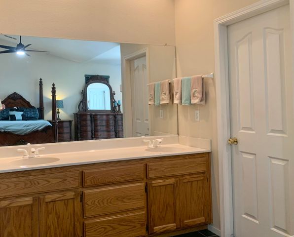 1523 E Monte Vista Court, Visalia, CA 93292