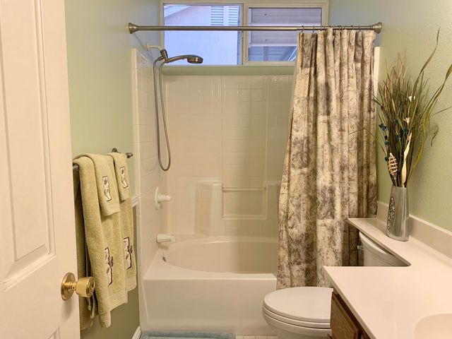 1523 E Monte Vista Court, Visalia, CA 93292