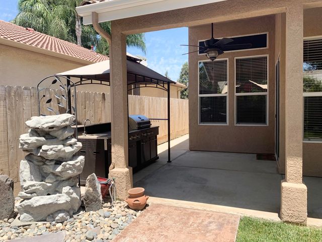 1523 E Monte Vista Court, Visalia, CA 93292