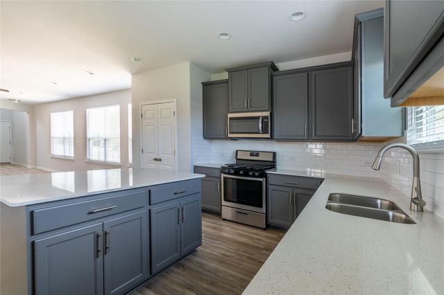 9601 Dawn Pearl DR 21, Austin, TX 78748