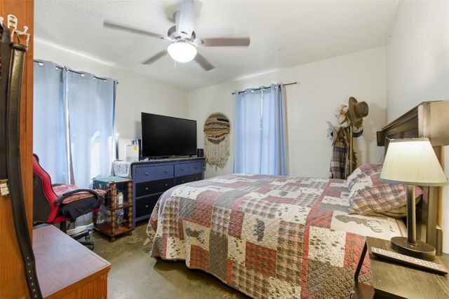 2065 Trailwood Drive W, Burleson, TX 76028