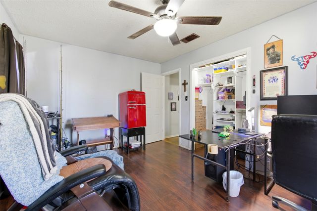 2065 Trailwood Drive W, Burleson, TX 76028