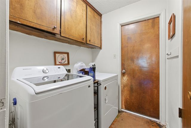 2065 Trailwood Drive W, Burleson, TX 76028