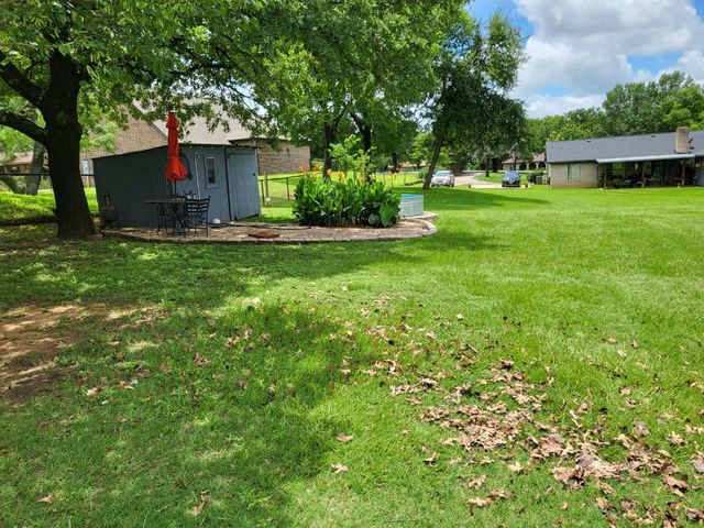 2065 Trailwood Drive W, Burleson, TX 76028