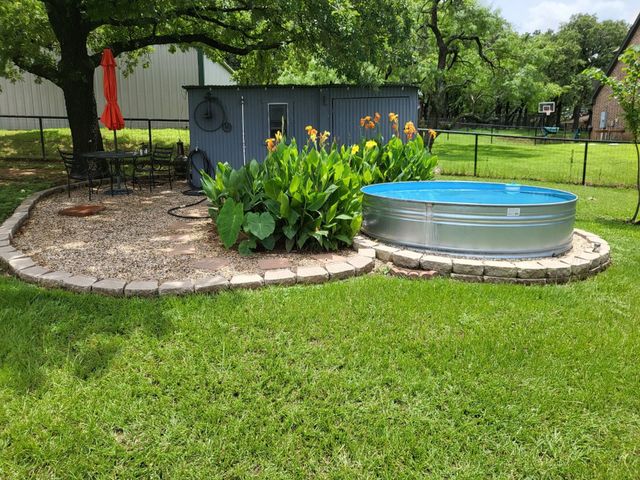 2065 Trailwood Drive W, Burleson, TX 76028