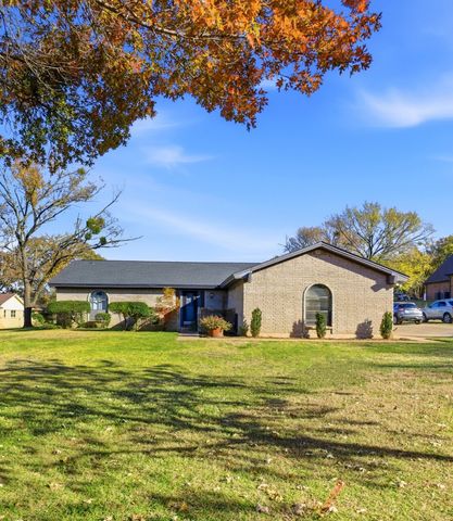 2065 Trailwood Drive W, Burleson, TX 76028