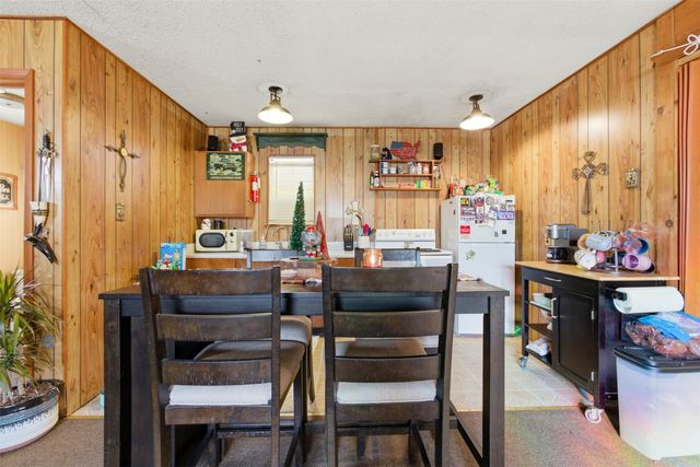 2065 Trailwood Drive W, Burleson, TX 76028