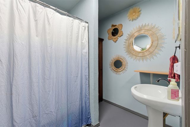 2065 Trailwood Drive W, Burleson, TX 76028