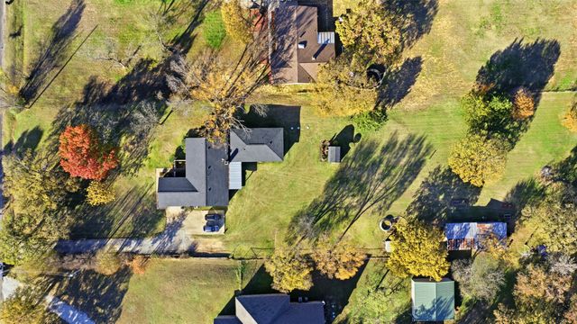 2065 Trailwood Drive W, Burleson, TX 76028