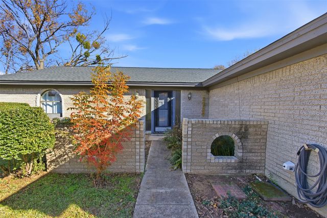 2065 Trailwood Drive W, Burleson, TX 76028