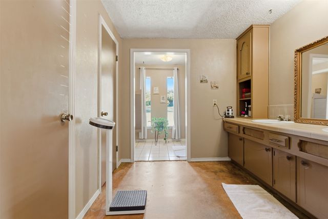 2065 Trailwood Drive W, Burleson, TX 76028