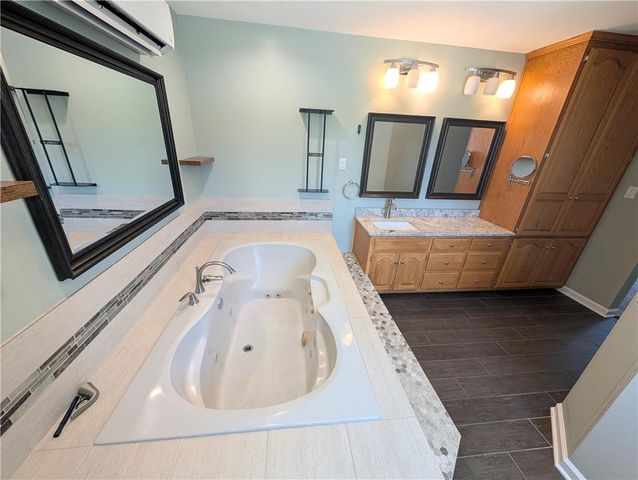 470 SW 850 Road, Chilhowee, MO 64733