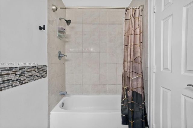 21100 N Miami Ave, Miami Gardens, FL 33169