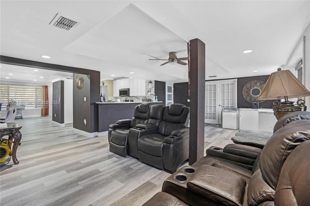 21100 N Miami Ave, Miami Gardens, FL 33169